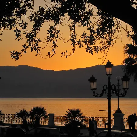 לינה וארוחת בוקר Domus Aurea רג'יו די קאלאבריה