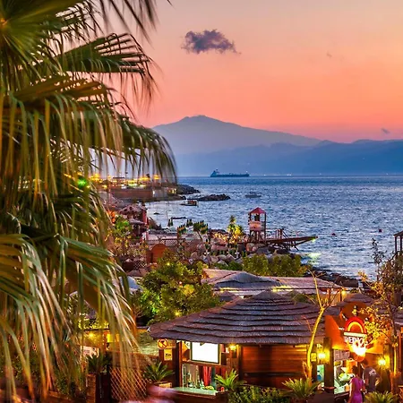 Domus Aurea לינה וארוחת בוקר 3*